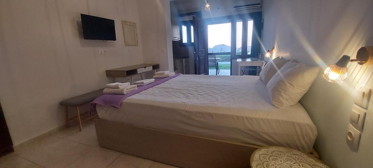 Golden View Apartments Myrina Limnos Ngoại thất bức ảnh